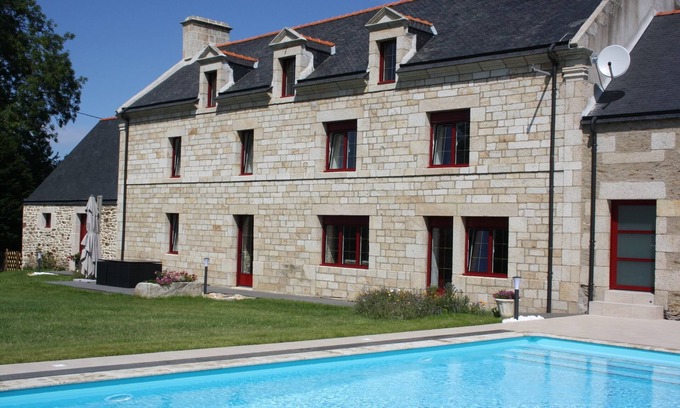 Guenin House | Mansion for 10 people with heated indoor pool