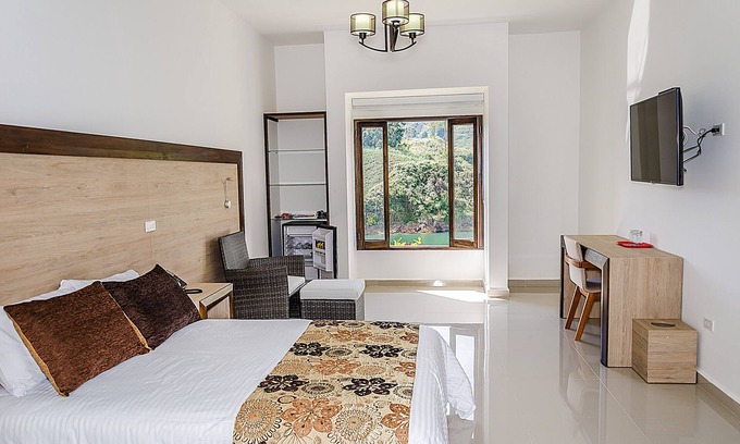Zona Rosa Villa | Mansion in Guatapé - Colombia