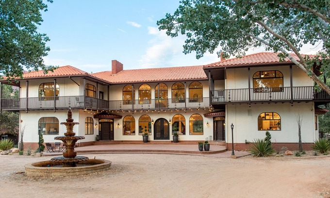 Zion National Park South Entrance Villa | Mansion Luxury Zion Estate,Weddings,Reunions, Retreats 11 bedrooms sleeps 58
