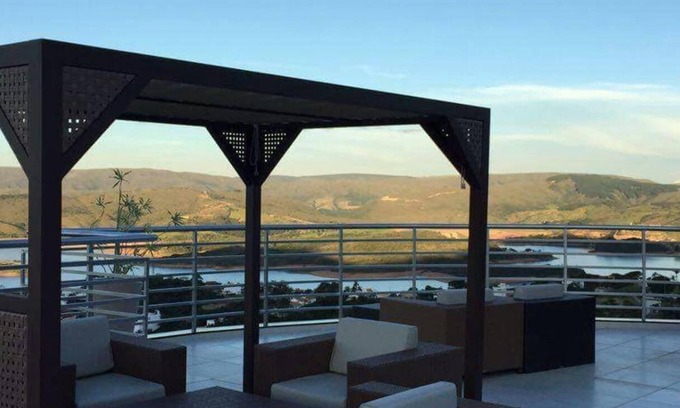 Capitolio House | Mansion on the escarpments of the lag