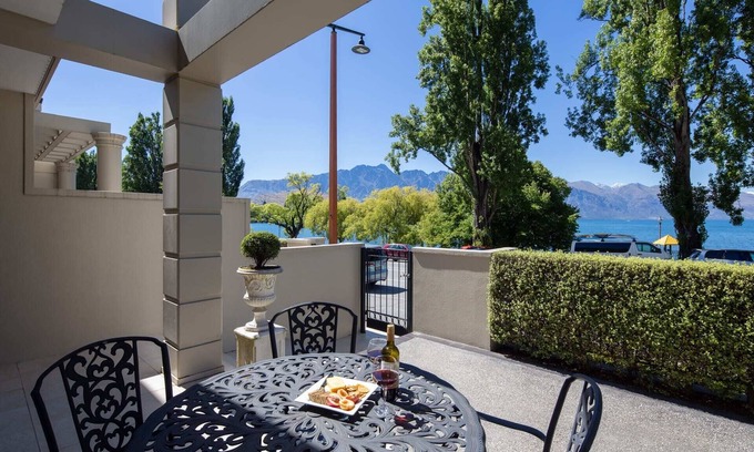 Queenstown Apartment | Manuka Lakeside | Fireplace, Free Parking, CBD