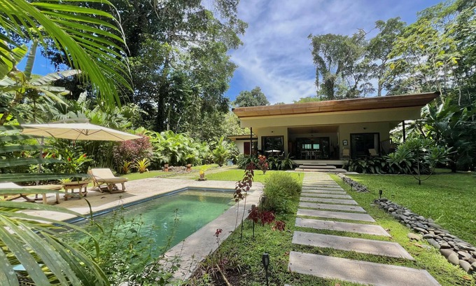 Manzanillo Ski Chalet | Manzanillo Pool House with FiberOpt