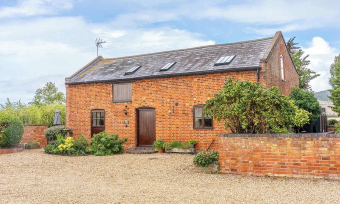 Mangotsfield House | Maple Cottage - Rural Charm & Cotswold Views