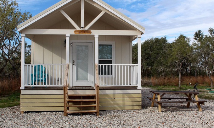 City-by-the Sea Cabin | Maple Oak -Beautiful New Tiny Cottage - Perfect Family Getaway
