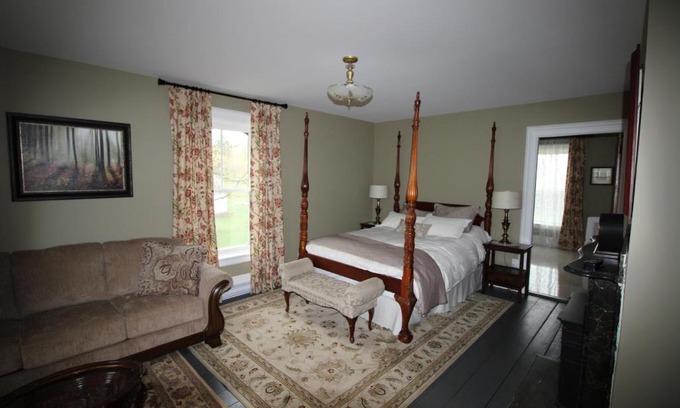 Dorchester Bed & Breakfast | Maplehurst Manor Bed and Breakfast
