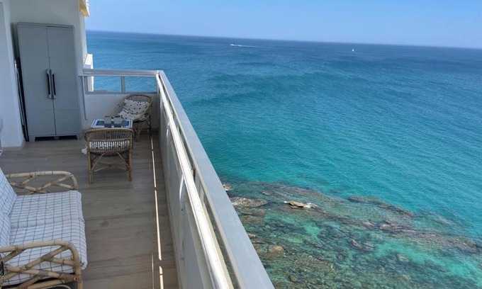 Cabrita Apartment | Maravilloso apartamento en primera línea de playa.