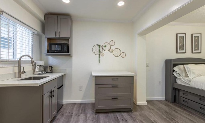 North Central House | @ Marbella Lane - Adorable and Quiet Studio