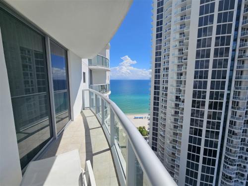 Sunny Isles Beach Apartment | Mare-1708 A