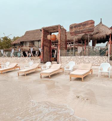 Tierra Bomba Island Hotel | Margarita's Beach Club