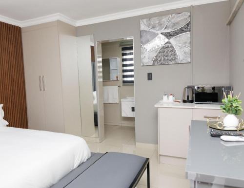 Glen Cowie House | Marikana guest house