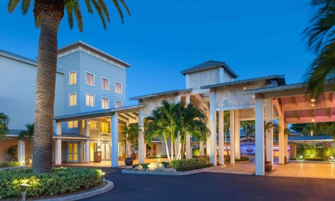 Stuart Hotel | Marina Access | Golf. Outdoor Pool. Gym.
