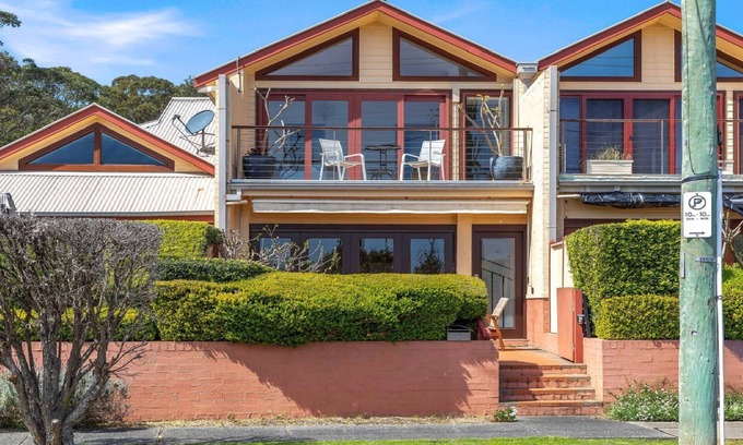 Killcare House | Marina Bay View by HolidayCo.