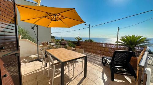Marina di Andrano House | Marina di Andrano - Alisso, casa vista mare con parcheggio privato e wifi