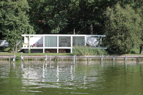 Westend Boat Rental | Marina Hausboote und Seelodge