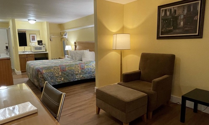 Des Moines Hotel | Marina Inn