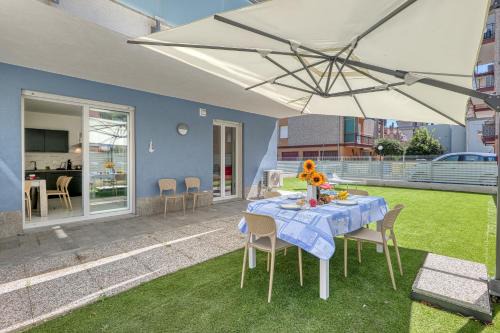Borghetto Santo Spirito Apartment | Marina Resort - Pool And Parking LUX - Happy Rentals