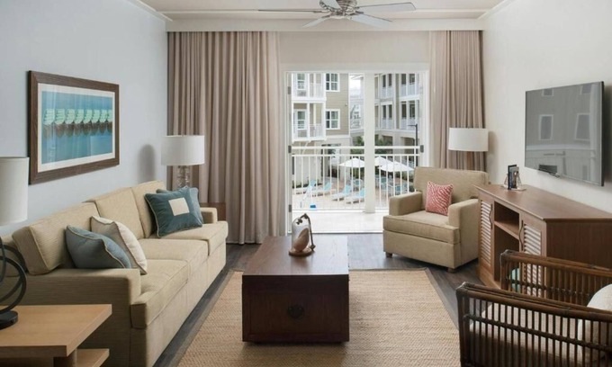 Holmes Beach Hotel | Marina-Side 2BR Haven – Walk to Beach, Fully Equipped Kitchen