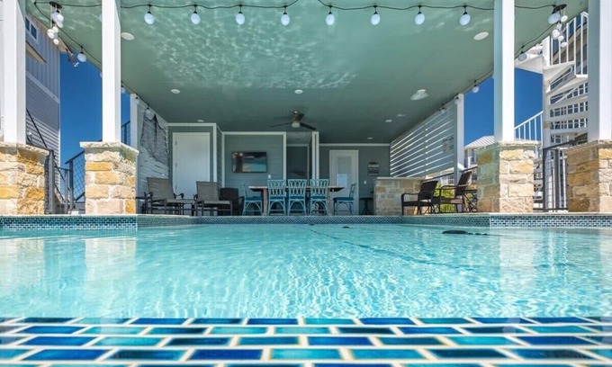 Kingsland House | Mariner's Manor-Lakefront w/Pool & Boat Lift