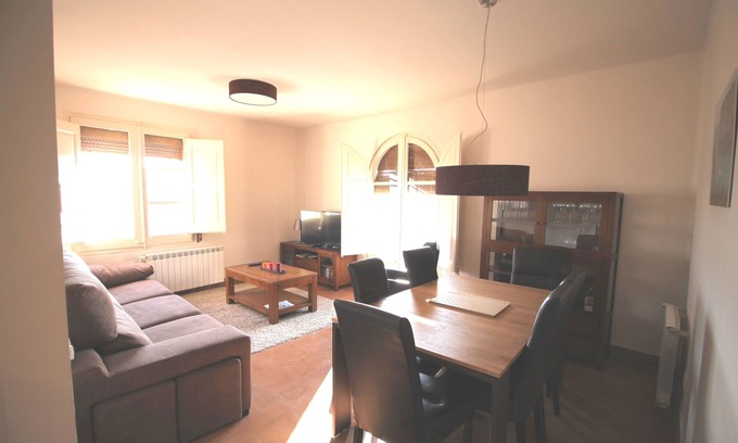 Cardona Apartment | Market Square Apartment In Historic Cardona