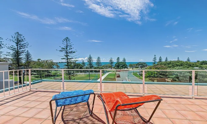 Scarborough Apartment | Marlin Cove Scarborough - water views & walk to cafes