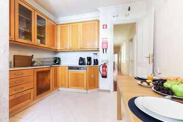 Santo Antonio Apartment | Marquês de Pombal | Private Bedroom | 8 guests in Lisboa