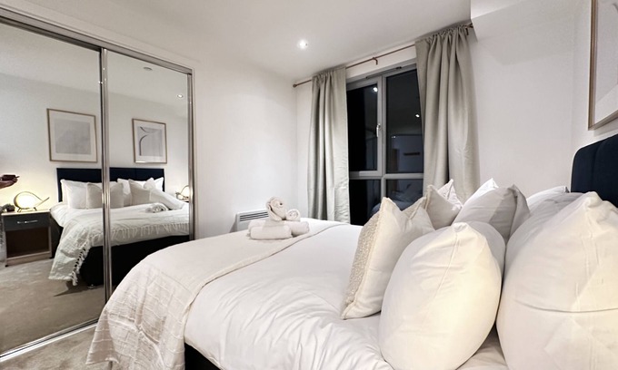 Bristol Floating Harbour Apartment | Marsh House by Sephton