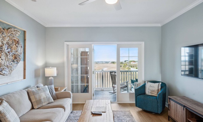 Folly Beach Condo | Marshwinds 1K! River & Marsh Views Screen Porch, Short Distance to Beach
