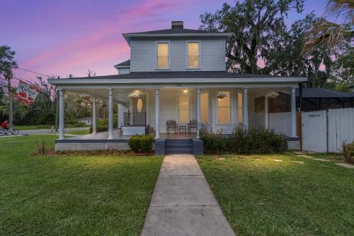 Historic District Apartment | Martin B- historic district apt with pool