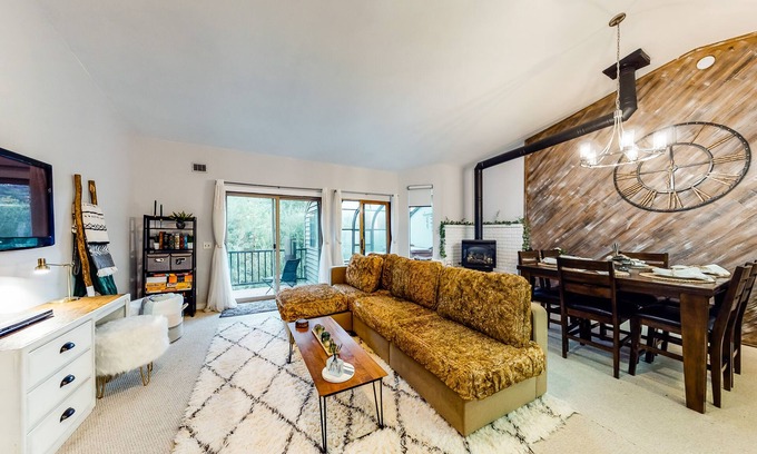 Mammoth Lakes Condo | Marvelous & elegant two-story condo w/mtn views, private hot tub, gas fireplace