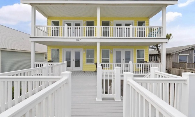 Holden Beach House | Marvelous Large pet friendly Oceanfront home!