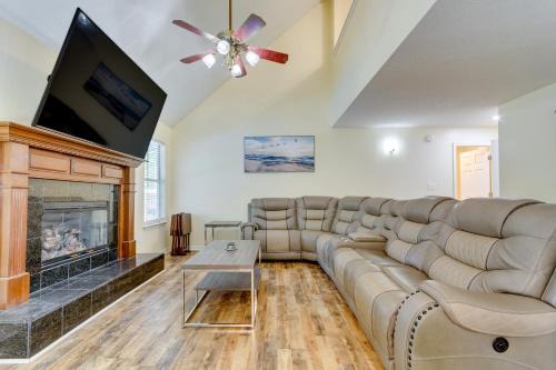 Mary Esther House | Mary Esther Home with Private Pool and Fireplace!