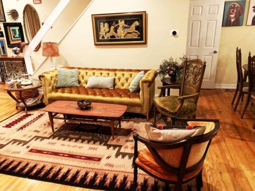 Northern Liberties House | MASSiVE Bohemian Oasis in Philly 5 Bdrm Sleeps 12
