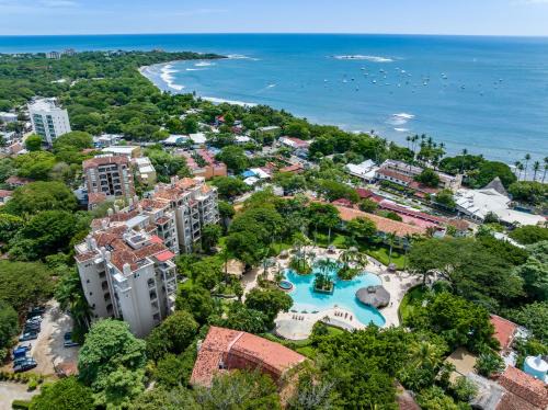 Tamarindo Apartment | Matapalo Diria 103 - Luxury 2BR Pool & Beachside