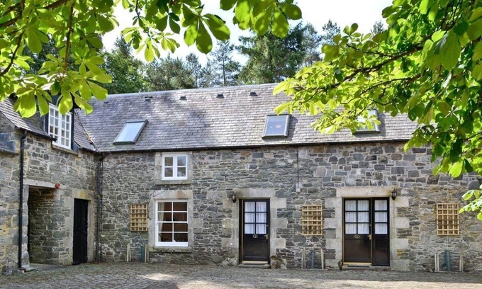 Biggar Cottage | Mathieside Cairn Cottage - a cottage that sleeps 4 guests in 1 bedroom