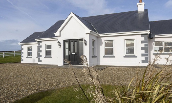 Doonbeg House | Matthews Cottage Doonbeg by Interhome