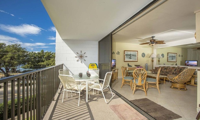Kihei Condo | Maui Parkshore 302: Large and open 2 bdrm Ocean View condo, sleeps 6.