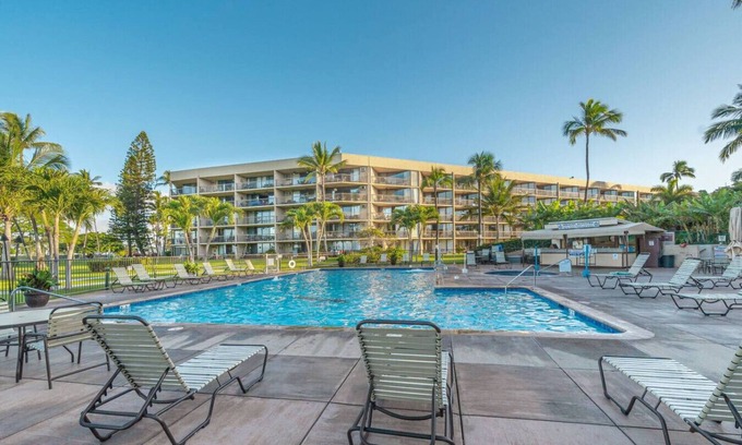 Kihei Apartment | Maui Sunset Getaway with Pool and Ocean View