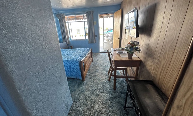 Raton Hotel | Maverick Motel and Glamp Ground