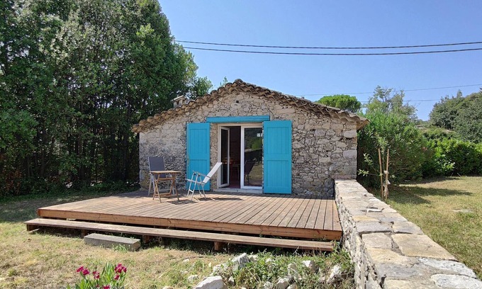 Saint-Hippolyte-du-Fort Apartment | Mazet 1823 : Studio, Proche Centre Village, Terrasse & Jardin