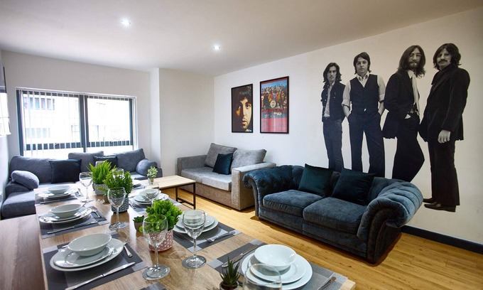 Liverpool Apartment | McCartney Suite, sleeps 12