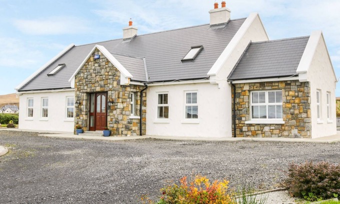 Carrowmore Cottage | MCGUIRE'S COTTAGE, family friendly in Pulathomas, County Mayo