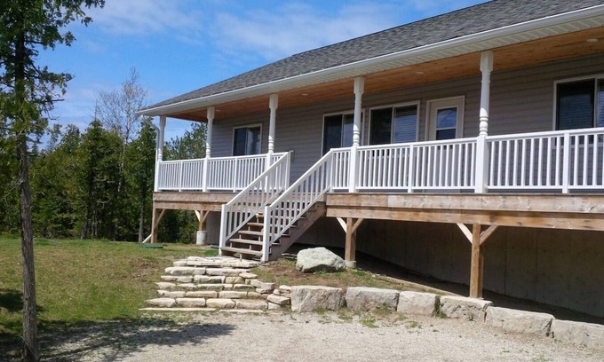 Miller Lake Cabin | McIvor Getaway Cottage - Pet-Friendly Retreat Near Lake Huron – Budget-Friendly!