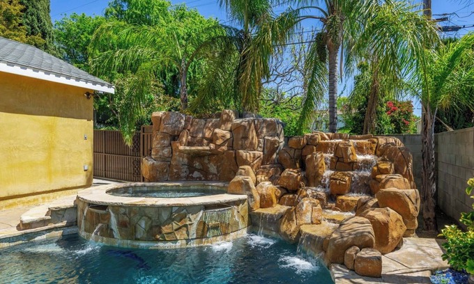 Burbank House | Mediterranean Villa - Pool&Sauna