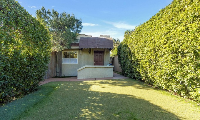 Melrose Apartment | Melrose Village - Walk to world famous shopping and dining.