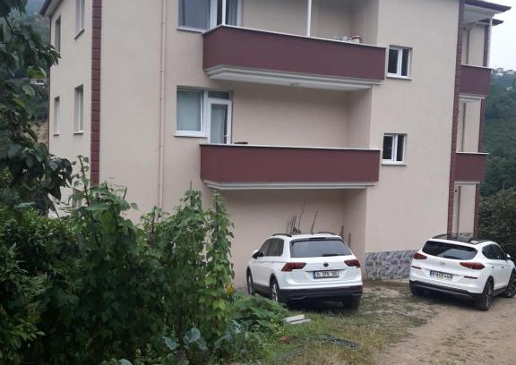 Akcaabat Apartment | Memiş Apartmanı