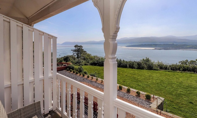 Menai Bridge Cottage | MENAI VIEW, character holiday cottage in Menai Bridge