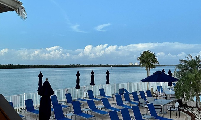 Fort Myers Beach Resort | Mermaid Oasis at Lovers Key!<Watch the dolphins play, while you enjoy your stay.