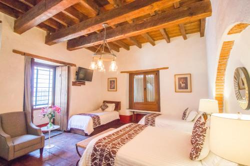 Agua Fria Hotel | Mesón De Leyendas Breakfast & Downtown