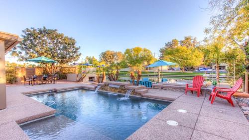 Dobson Ranch House | Mesa Lake Front House With Pool and Hot Tub