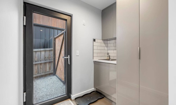 Lenah Valley Apartment | Meticulously Upgraded Home with Valley Views
